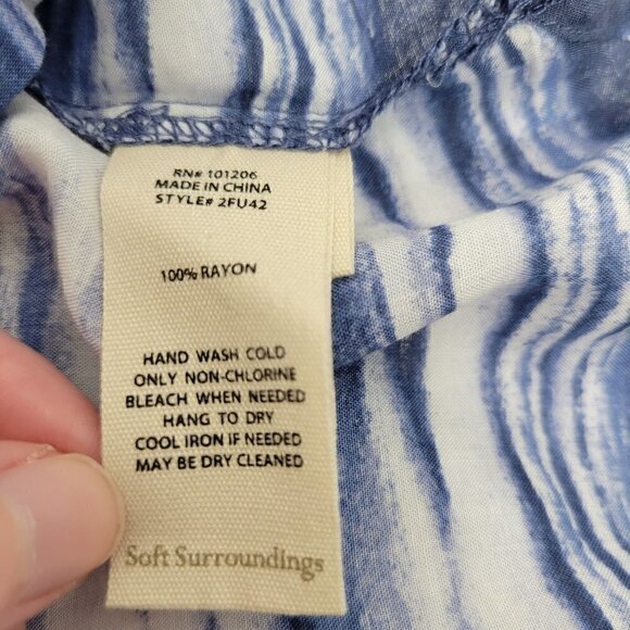 Soft Surroundings Women's Blue/White Wavy Light Weight Button Up Blouse Size M - Picture 9 of 10